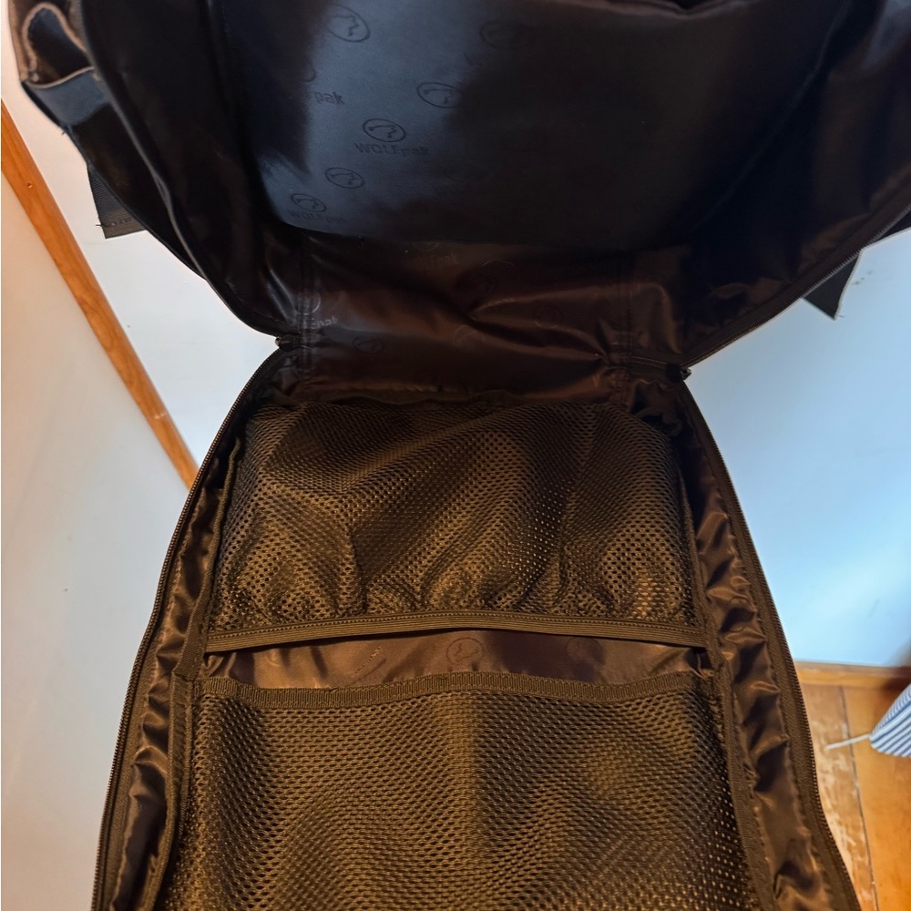 Wolfpak Black 35L Backpack - Picture 2 of 6